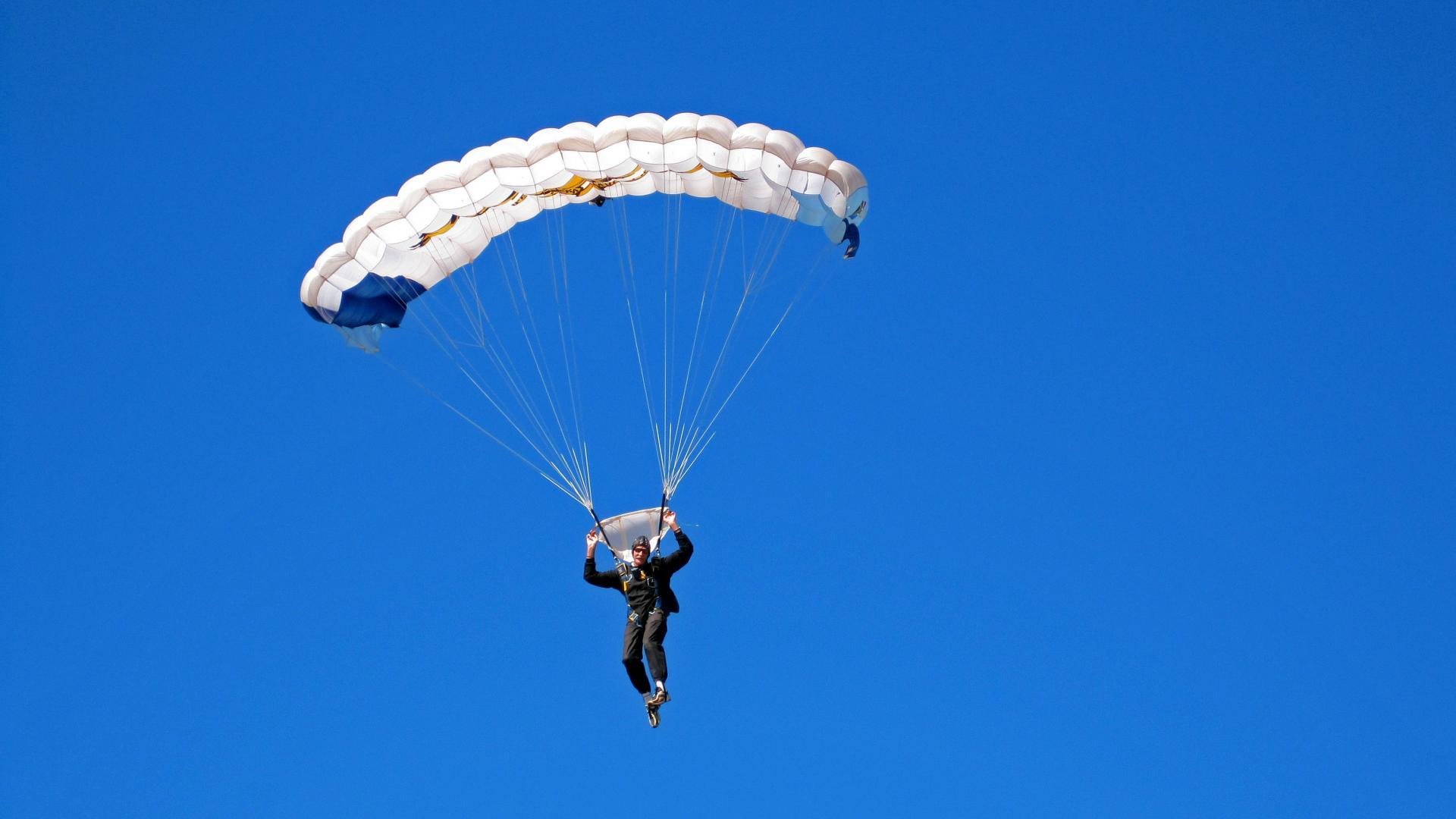 网坛黑马爆冷击败世界第一，黑马网球俱乐部